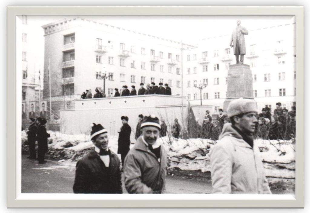 Магне Мюрмо, Рейдар Вигелиус и Андерс Порсангер во время парада открытия