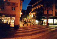 Улицы Целль-ам-Зее ночью. Май 2003 г. Курорт Целль-ам-Зее - Капрун / Австрия.