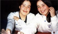 Дросилла и Дамарис Леннерт - родные сёстры, школьницы из Сисимьюта