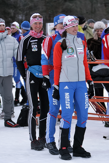 Награждение конькового спринта: Ольга Щучкина, Евгения Шаповалова, Елена Турышева