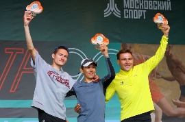 Легкоатлетическая эстафета по Садовому кольцу 2026. Мужчины 15 км: 1.Денис Чертыков – 43:33, 2.Сергей Шаров – 43:54, 3.Артем Попов – 43:56, 4.Ринас Ахмадеев – 44:48, 5.Виктор Гуржий – 45:41.