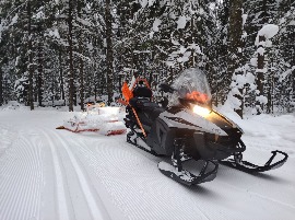 Подготовка лыжной трассы в ГАБО снегоходом «Arctic Cat» с прицепным устройством «ГАБОША». Февраль 2024г