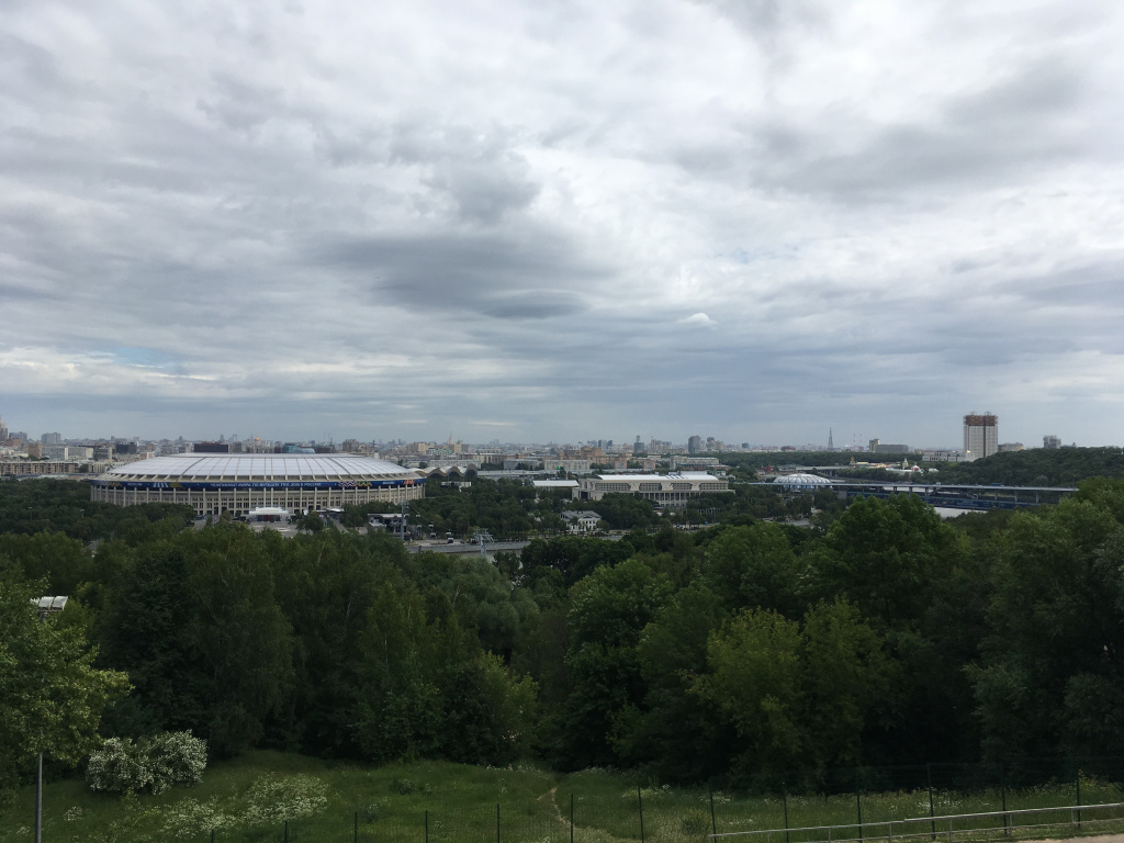 Панорама Москвы со смотровой площадки Воробьевых гор (июнь 2018) 