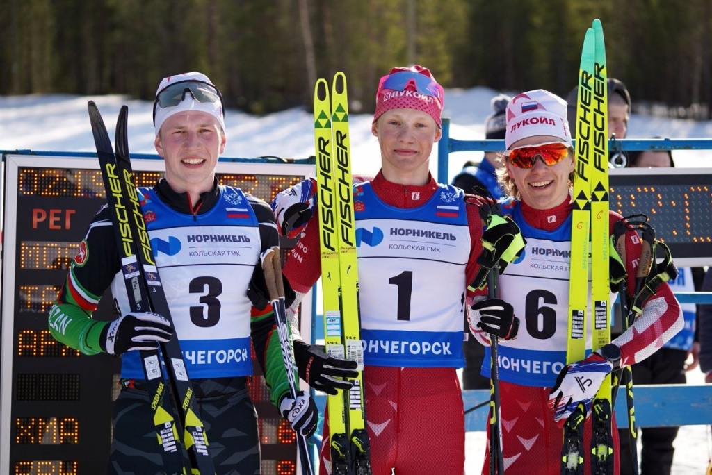 Тройка призеров Первенства России по лыжным гонкам 2026 на дистанции 50 км классическим стилем. Мончегорск. 10.04.2026 Никита Фадеев, Арсений Поздеев, Владислав Ожигин