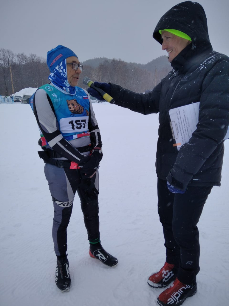 Президент Союза марафонов "Лыжная Россия" даёт интервью телевидению Сахалина. 