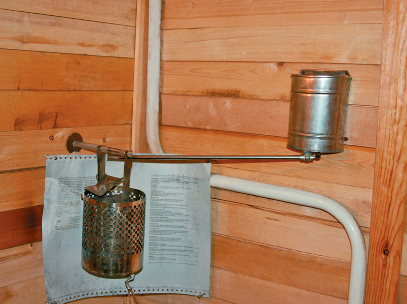 Один из вариантов расположения печки и бачка.