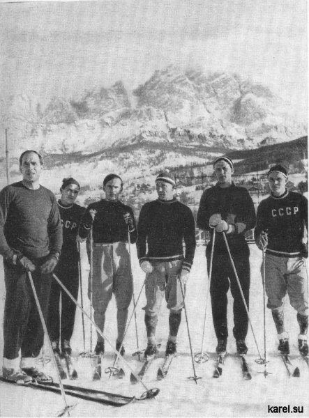 Олимпийские игры 1956 г. Мужская сборная команда СССР. Второй слева Павел Колчин, далее Виктор Баранов, Владимир Кузин, Анатолий Шелюхин, Федор Терентьев