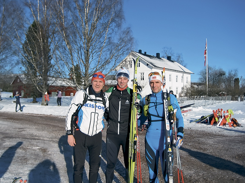 2014 год. Узнав об отмене гонки, мы с этими двумя немецкими журналистами и, как и тысячи норвежцев, ушли на маршрут, чтобы преодолеть в этот день свою (уже неофициальную), Бирку.