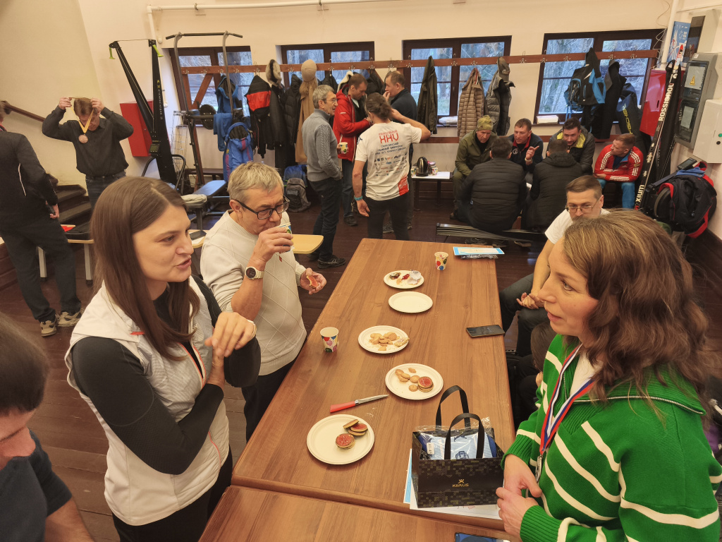 Чаепитие уже после окончания процедуры награждения. 