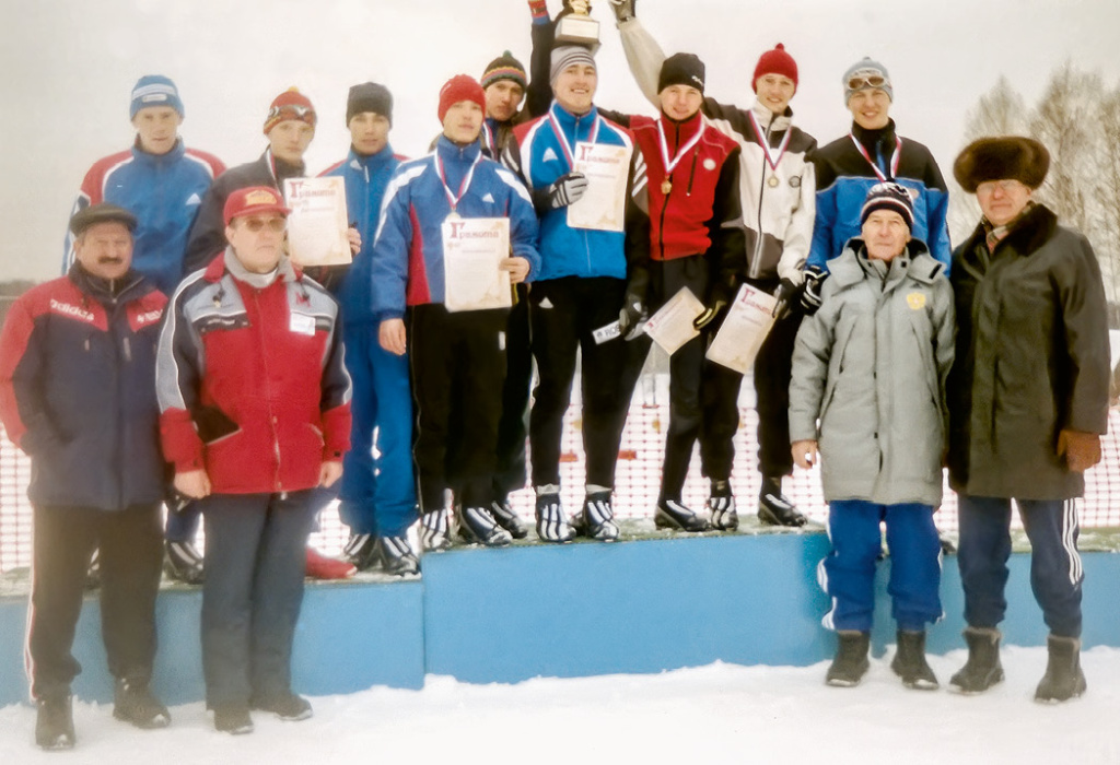 2003 год. Первенство Москвы. СДЮШОР «Бабушкино» награждается за первое командное место.