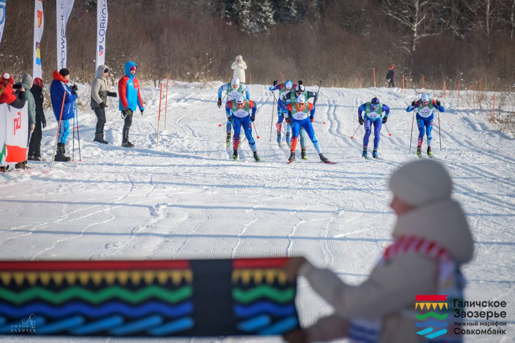 На финише классической гонки. Слева направо: Андрей Краснов (2-е место), Ермил Вокуев (победитель), Евгений Цепков (3-е место), Александр Гребенько (5-е место).