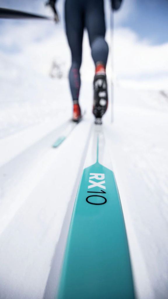 Особенность данной серии — максимум стабильности и предсказуемости на скорости, при этом без лишнего веса и инерции на переступаниях и в поворотах.