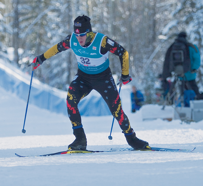 Иван Бабиков на пути к 4-му месту в гонке на 15 км свободным стилем этапа Кубка мира. Кэнмор, Альберта, Канада; 15 декабря 2005 г.. Бабиков выступал на лыжах Salomon Equipe 10 Skate cold (FA107, HR2.7) и в новых ботинках Salomon Carbon Pro 2 Skate под чехлами.