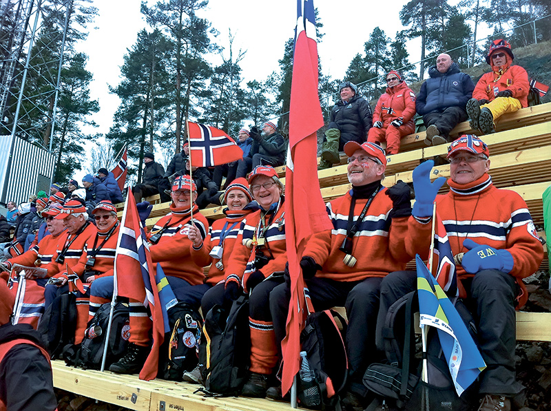 На шведских трибунах норвежские болельщики чувствовали себя как дома.