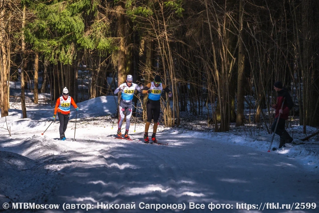 А.Большунов и А.Терентьев на дистанции
