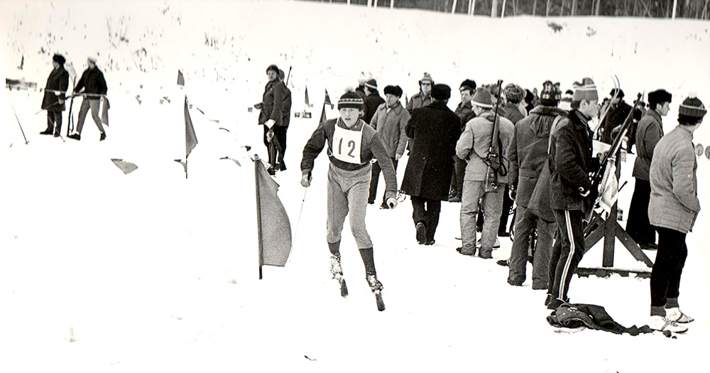 «Эх, были когда-то и мы рысаками!..» — юный Сергей Веселов на дистанции лыжных соревнований в далекие 70-е годы. 