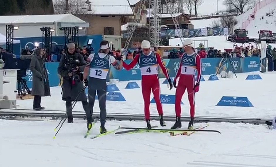 Поздравление медалистам марафона от занявшего пятое место Савелия Коростелева (№12)