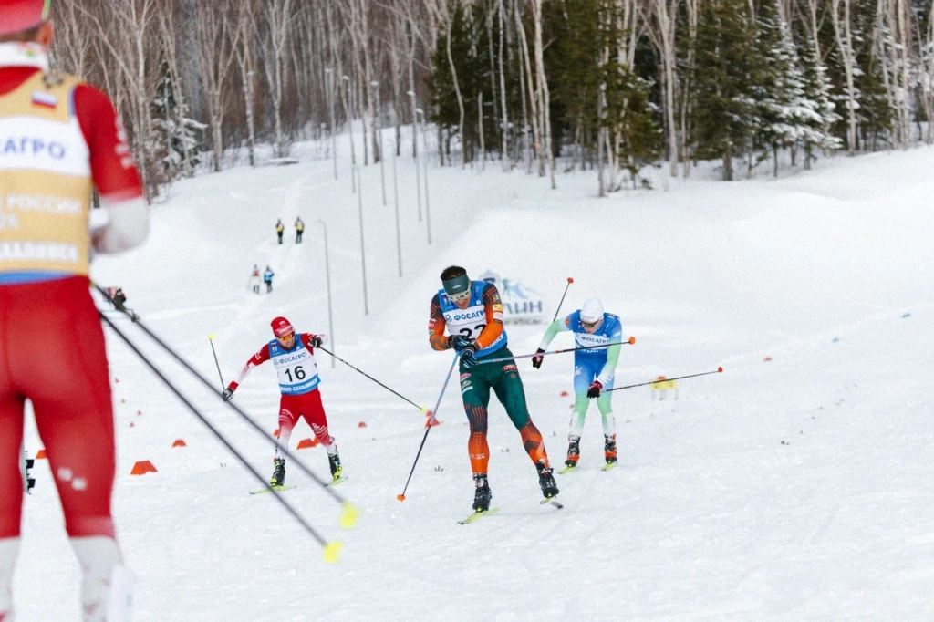 Профессионализм, доведённый до автоматизма. Андрей Мельниченко, обыграв в драматичном финише своих более молодых коллег, не забывает остановить секундомер на часах. 