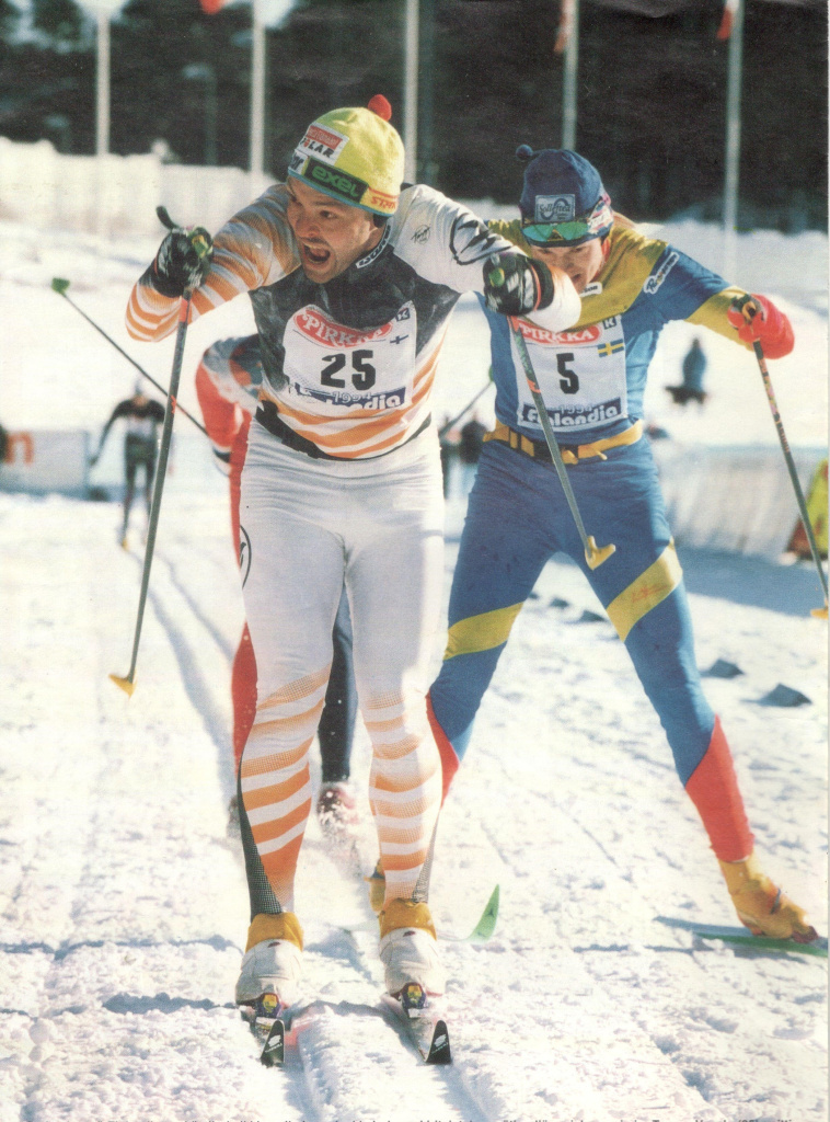 На расположенной на этой странице фотографии вы видите, как финишировали спортсмены в «Финляндия Хиихто» в 1994 году. Лишь ценой невероятного усилия финну Тими Весале (N25) удается вырвать победу в домашних стенах у шведа Хакана Вестина (N5). В этой гонке первых четырех гонщиков на финише разделили четыре секунды. А бывает, что в одной секунде оказывается и пять - шесть человек.