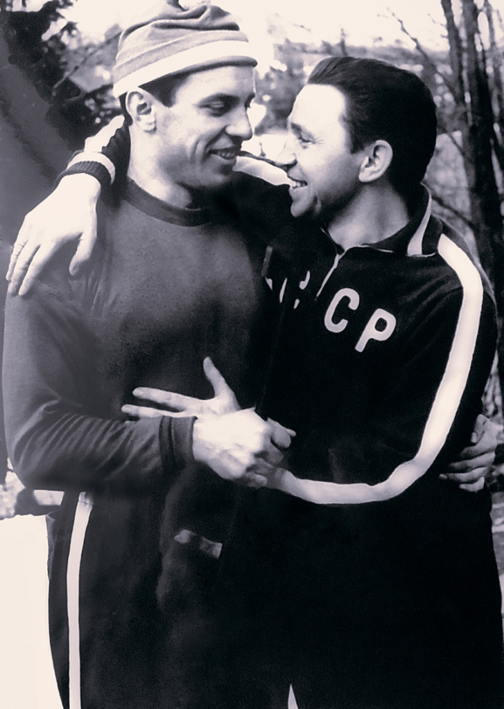Первый советский олимпийский чемпион Владимир Меланьин и Евгений Поликанин на чемпионате мира по биатлону 1962 года. 
