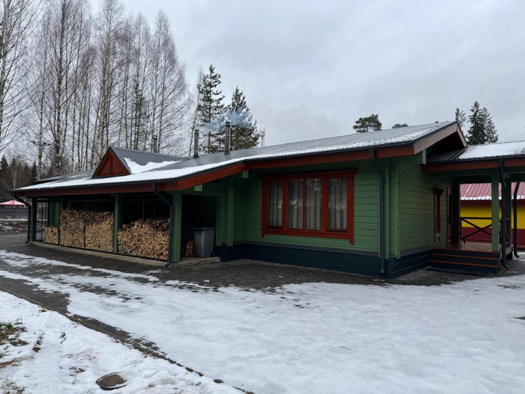 Готова большая новая баня на дровах.