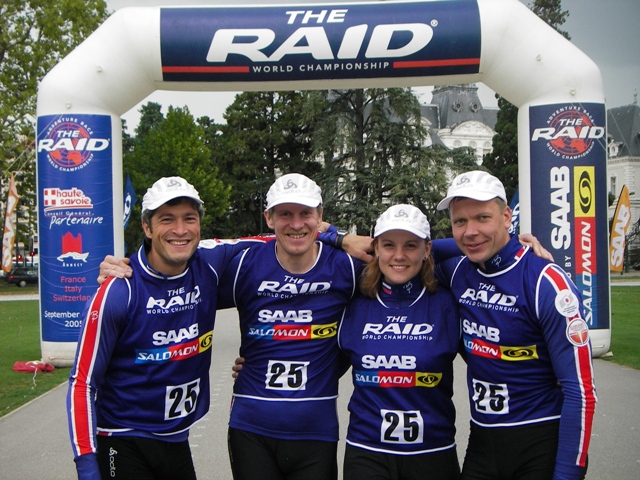 Перед стартом чемпионата мира по приключенческим гонкам в Аннси, Франция. Николая и его команду ждут 580 км и 25 км&nbsp;набора&nbsp;высоты. Слева направо: Иван Кузьмин, Юрий Бородулин, Анна Бурлинова, Николай Припусков. Это сентябрь&nbsp;2005&nbsp;года