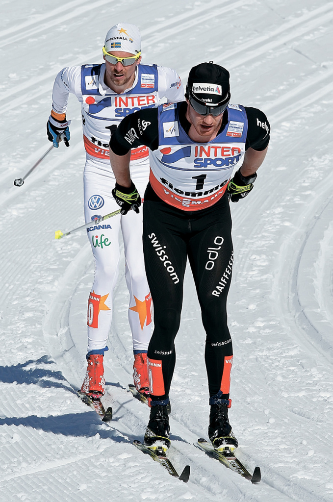 Уйти в отрыв Юхану Улссону помог неоднократный победитель Тур де Ски, обладатель Кубка мира, чемпион мира и олимпийский чемпион Дарио Колонья (№1). Однако титулованный швейцарец не смог поддерживать темп шведа и откатился в пелетон