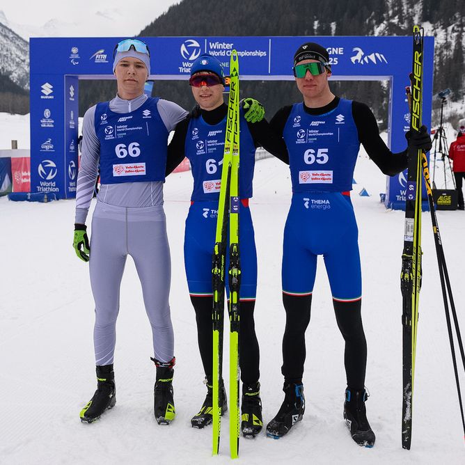 Савелий Анисимов слева