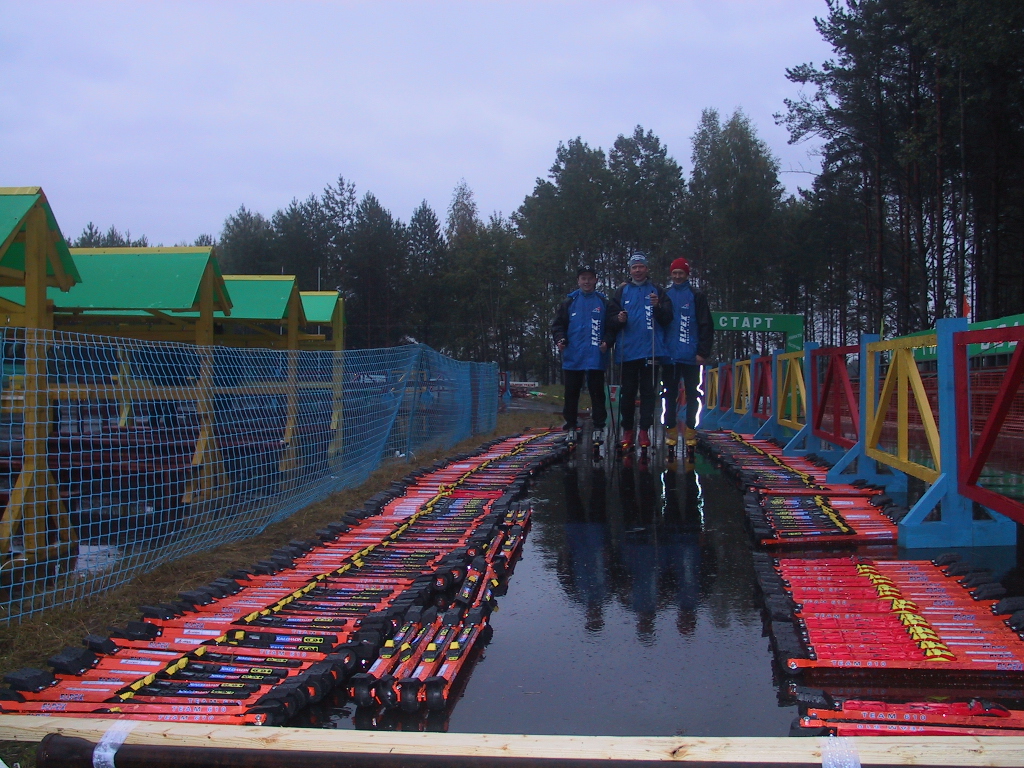 Остров, летний чемпионат России, 2002 год. Компания "Лыжный мир" предоставила Федерации лыжных гонок России парк лыжероллеров для проведения чемпионата. 