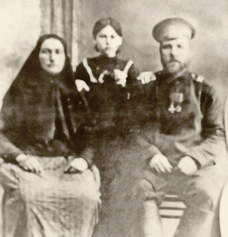 Бабушка и дедушка Валентины Николаевны. Дед — кавалер двух георгиевских крестов, бабушка — помещица