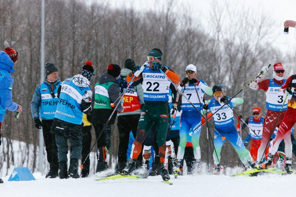 Андрей Мельниченко (№22) на пункте питания. 