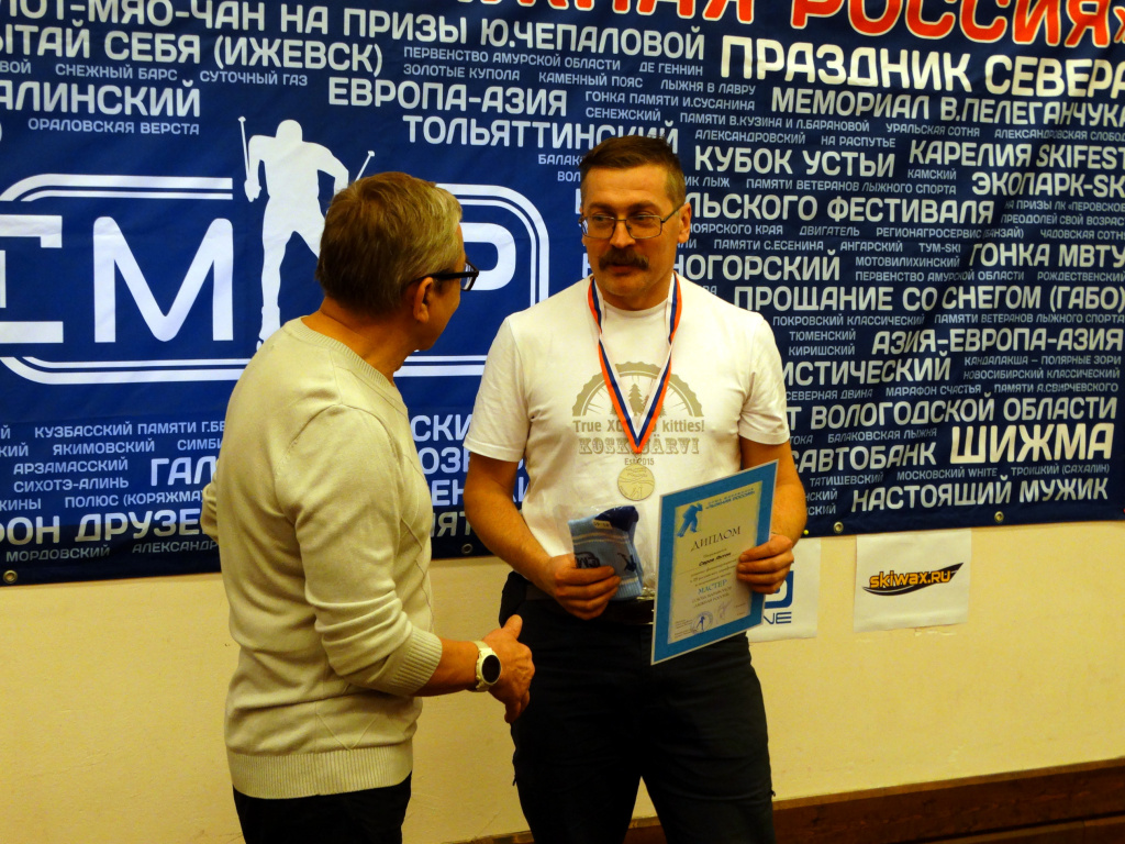 Поздравления получает Мастер СМЛР Антон Серов. 