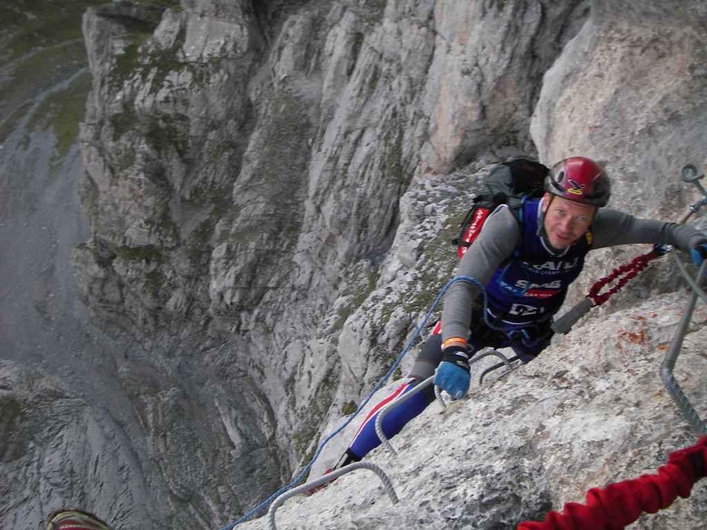 Николай на трассе Виа Феррата, тот же чемпионат мира сентябрь&nbsp;2005&nbsp;года. Внизу - обрыв в 200 метров по вертикали. 