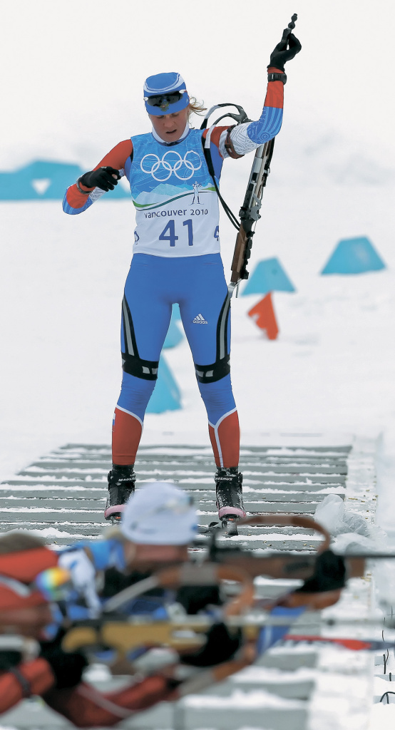 Яна Романова во время официальной тренировки на олимпийском стрельбище в Уистлере.