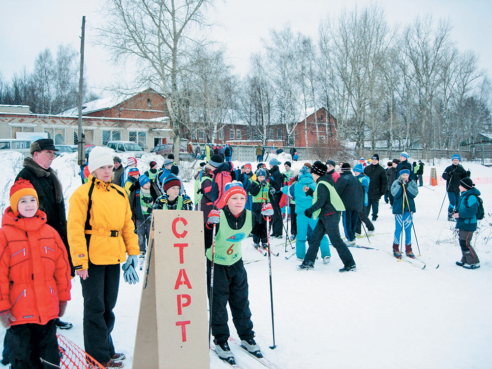 Старт участников открытого первенства лыжного клуба "Арена".