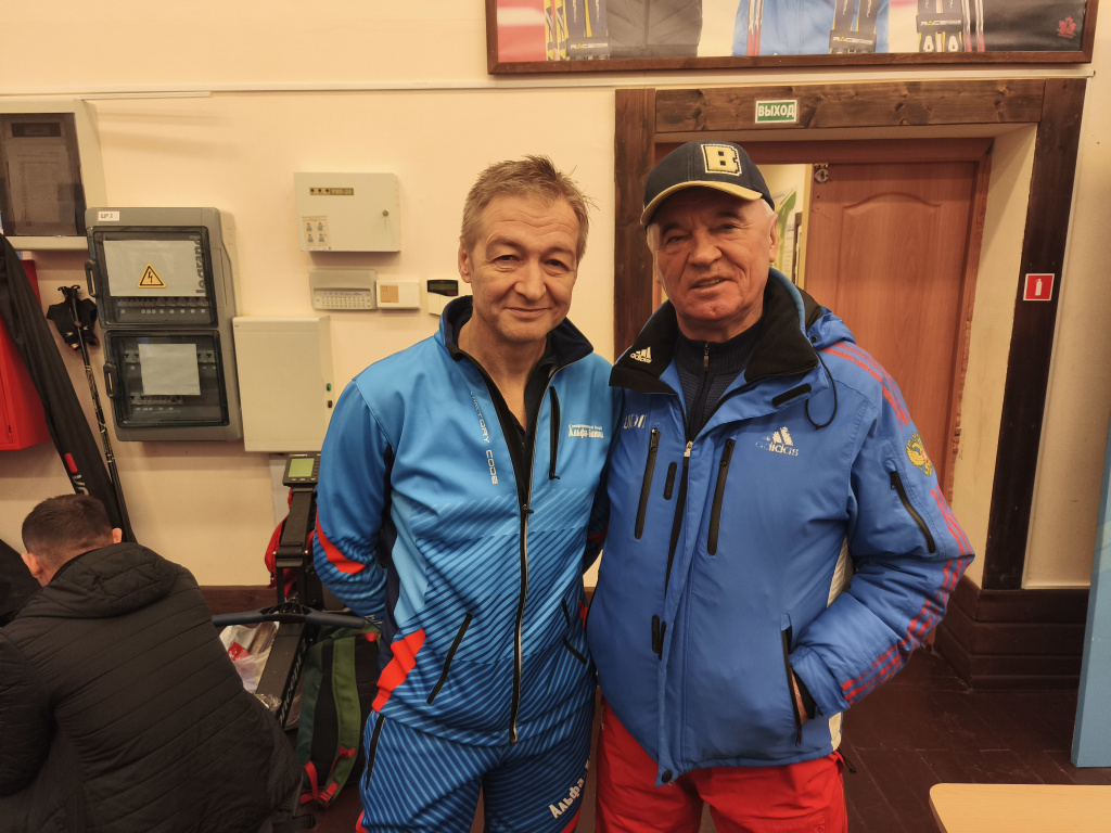 На награждение СМЛР заглянули представители клуба "Альфа-Битца" Влад Беляков (слева) и Геннадий Бочаров (справа). 
