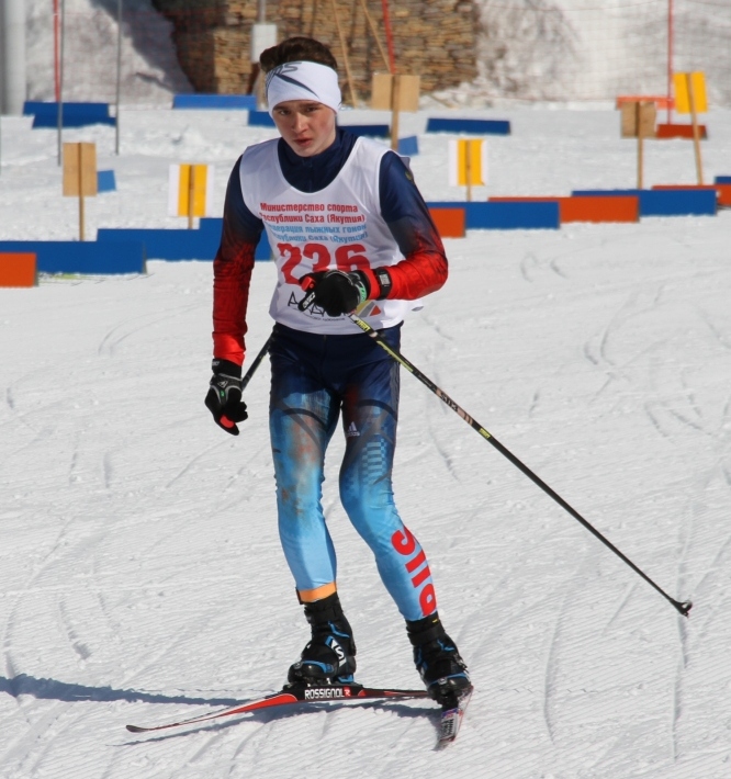 Лидер марафона на дистанции 15 км Заворотных Илья.JPG