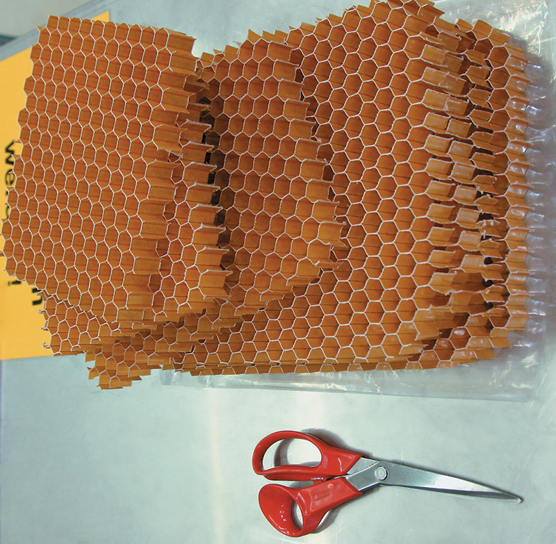 Нет-нет, это не заготовки для лыж "Fischer". Просто нам устроили экскурсию на Fischer Advanced Composite Components AG - второе подразделение компании "Fischer", отвечающее за производство авиационных компонентов. По правде говоря, побывав на этой фабрике, без труда понимаешь, почему "Fischer" стала первой компанией, предложившей миру сотовый средний клин лыжи.