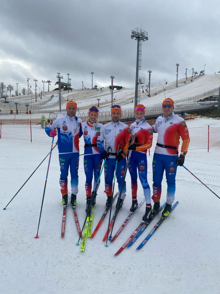 Охта парк, Санкт-Петербург. Доктор Кадлубинский (крайний слева) стал для «Русской Зимы» почти полноценным членом команды. 
