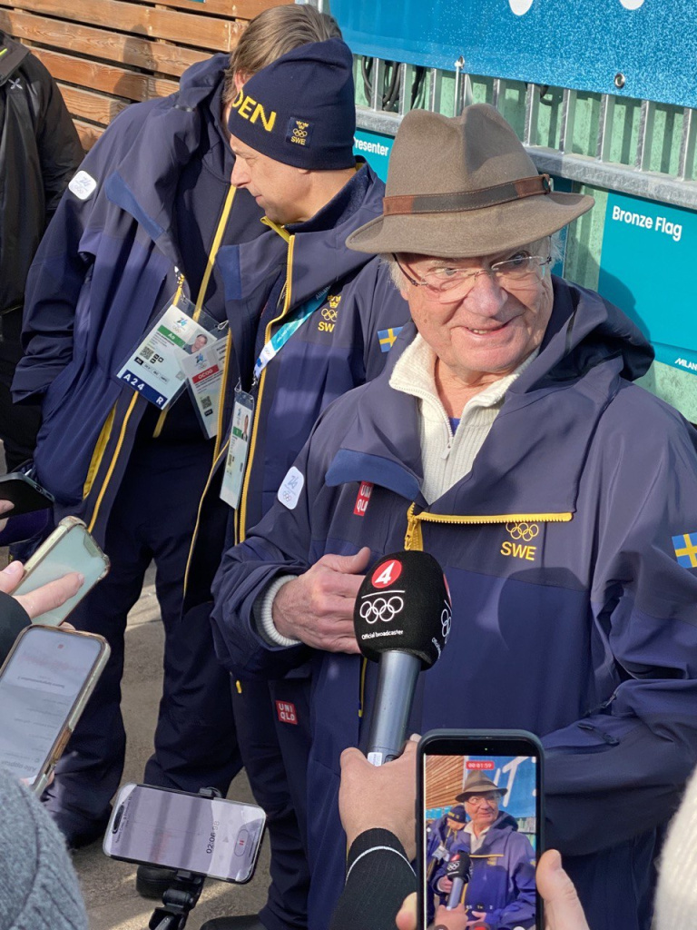 Король Швеции Карл Густав XVI на лыжном стадионе 