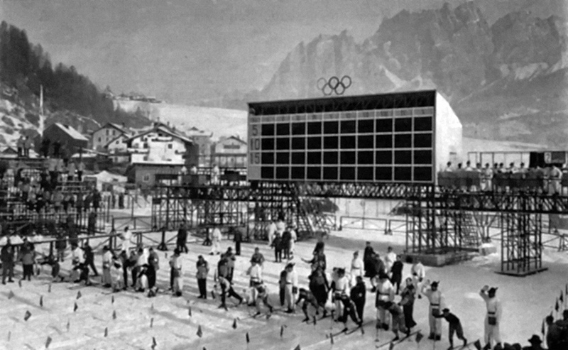 На старт олимпийской эстафеты 3х5 км на Олимпиаде в Кортина д’Ампеццо в 1956 году вышло 10 команд.