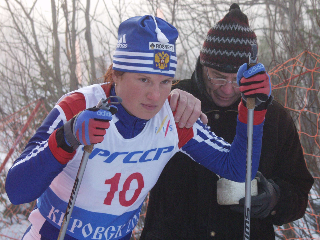 На старте в Кировске - Юлия Чекалева. Тогда - подающая надежды лыжница, а сейчас - двукратный призер ЧМ