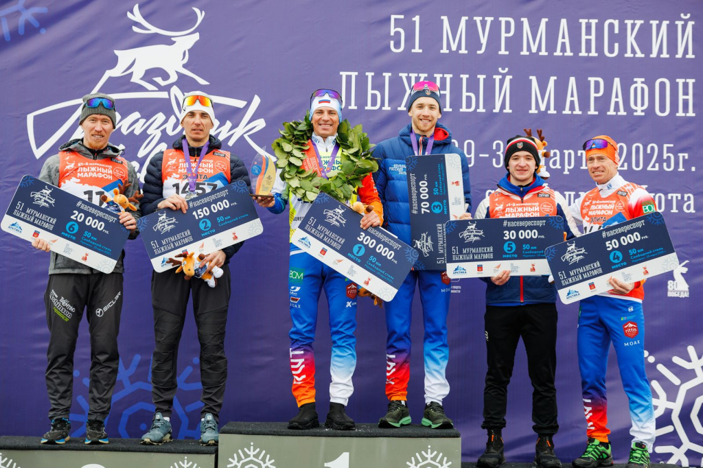 Пьедестал почёта (включая цветочные места с 4-го по 6-е) Марафона Праздника Севера 2025 года. 