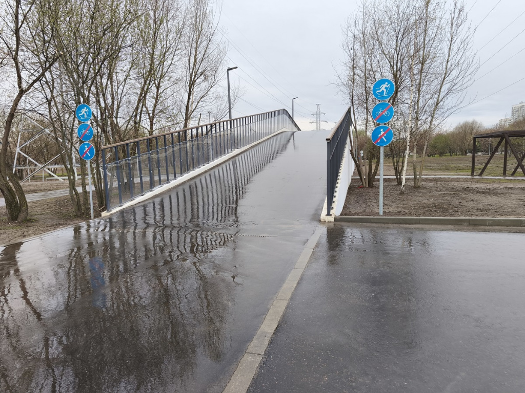 Вход-въезд на одну из эстакад. 