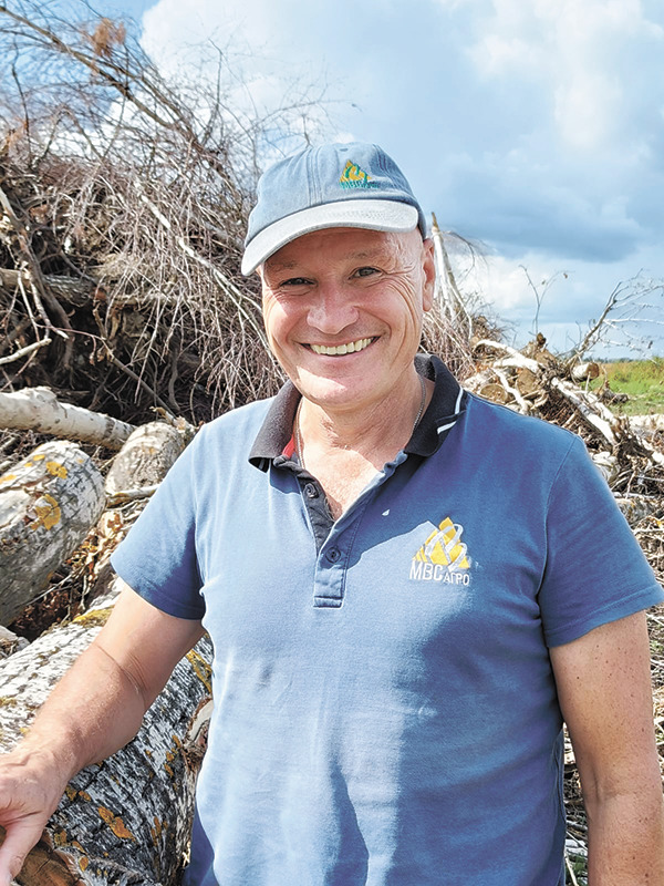 Пётр Кузнецов и выкорчеванный лес. 