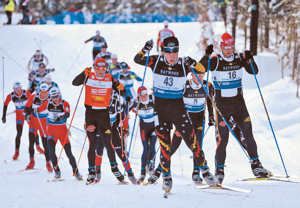 Иван возглавляет группу лидеров в дуатлоне на 30 км этапа Кубка мира. 9 декабря 2005 г.
