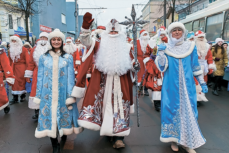 В 2012 году мэр города лично возглавил шествие по центральным улицам Рыбинска, в котором приняло участие более 1200 Дедов Морозов и Снегурочек.
