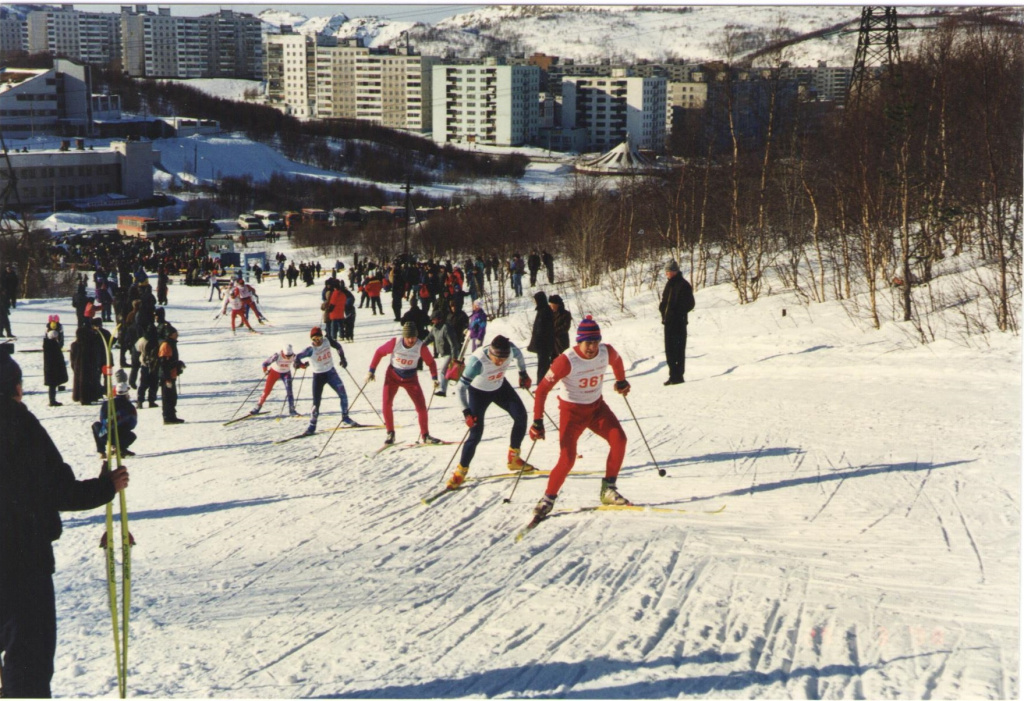 Марафон Праздника Севера 1998 года. Стартовый подъём на втором круге. 