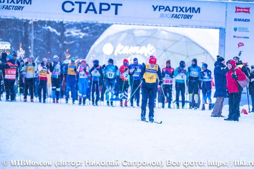 Любовь Лядова (призер чемпионата мира 1982 г., участница Олимпийских Игр) первой стартовала в гонке преследования "Чемпионских поколений". 