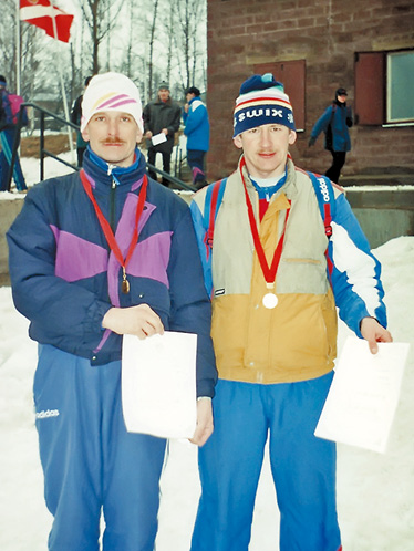 1997 год, Первенство Москвы на Планерной. Команды старших и средних юношей СДЮШОР-81 Бабушкино победили в эстафетах. С Павлом Федотовым — другом и соратником после награждения.